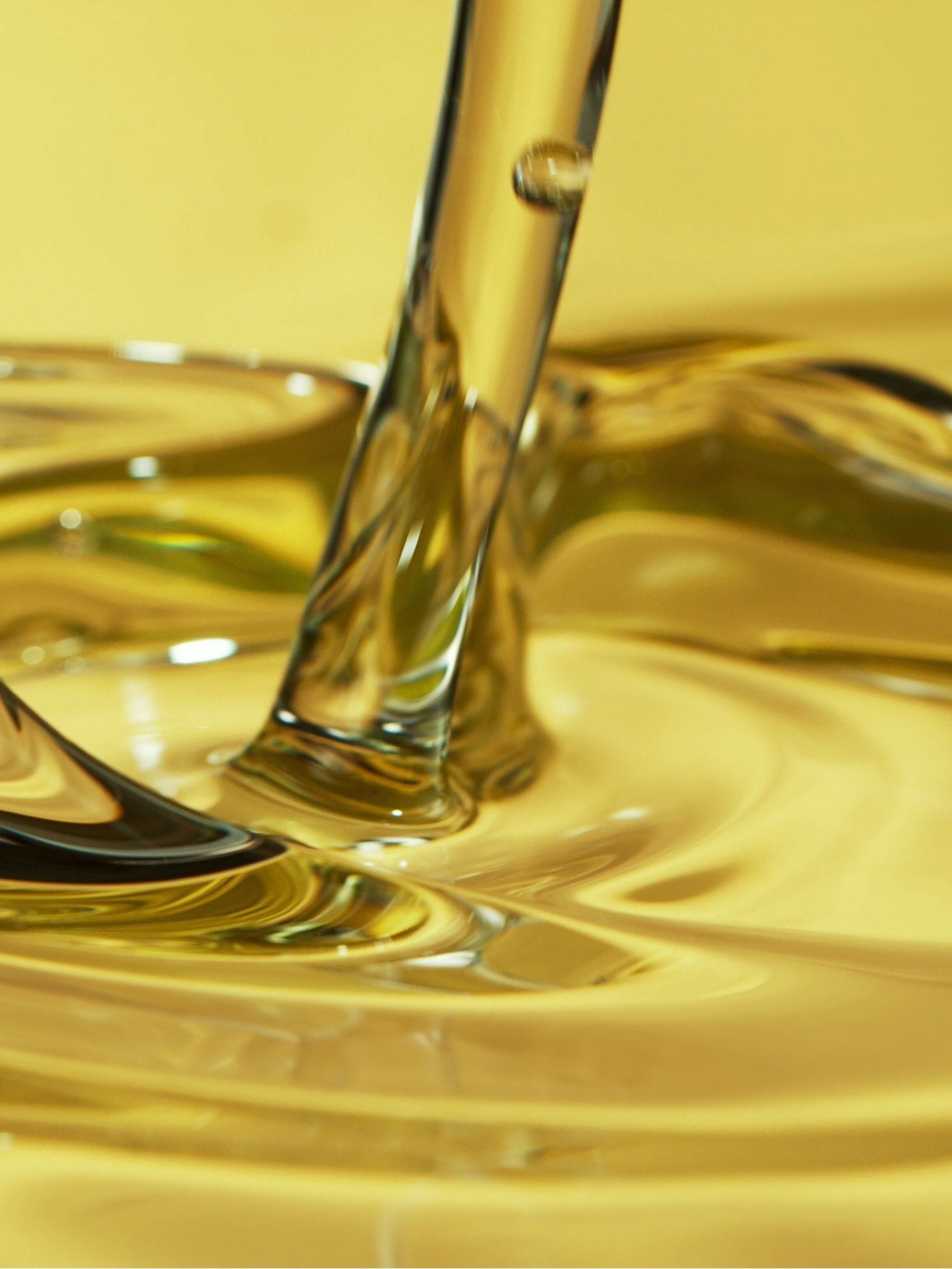 L’OLI SUÏM ECOLÒGIC_viatge sensorial Imagen de aceite dorado